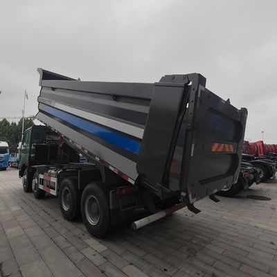 Durable Sinotruck 6X4 Heavy Duty Truck for Off-Road Construction Manual Transmission