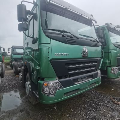 400-600L Fuel Tank HOWO Tractor Truck with Customization and Hydraulic Braking System