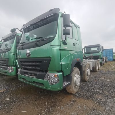 400-600L Fuel Tank HOWO Tractor Truck with Customization and Hydraulic Braking System