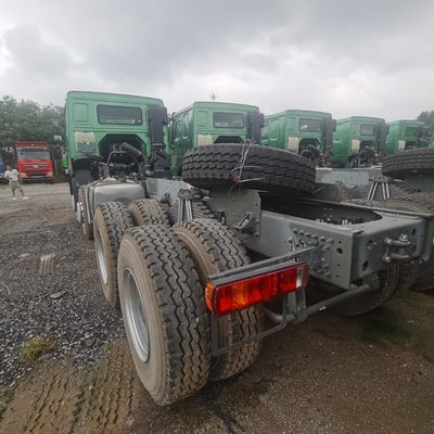 400-600L Fuel Tank HOWO Tractor Truck with Customization and Hydraulic Braking System