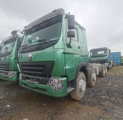 Hydraulic Braking System Heavy Duty White Tractor Truck with Tires and Customization