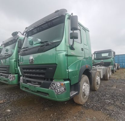 Hydraulic Braking System and 400-600L Fuel Tank Equipped Commercial Box Truck with Tires