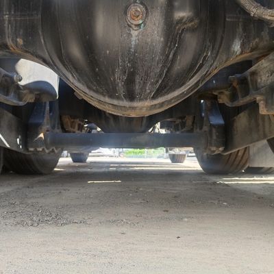 Diesel Heavy Truck Delong X6000 1000L Fuel Tank Towing Semi Trailer with 5 Seats