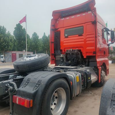 Euro 5 Emission Standard Shacman Tractor Engine and 6.8x2.5x3.8m Size for Construction