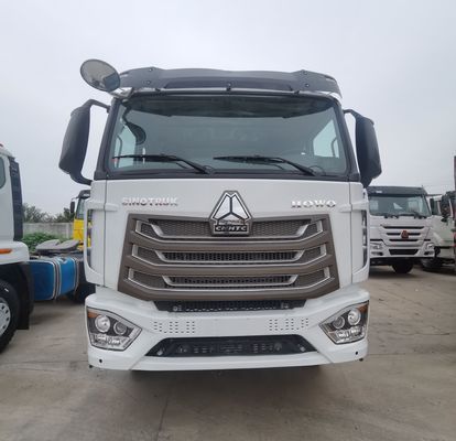 Customized Sinotruk Heavy Duty Truck with 1000L Fuel Tank Driver Seat Air Suspension Seat