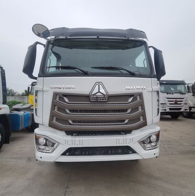 1000L Fuel Tank Semi Trailer Towing Sinotruck Trailer Truck with Customization Option