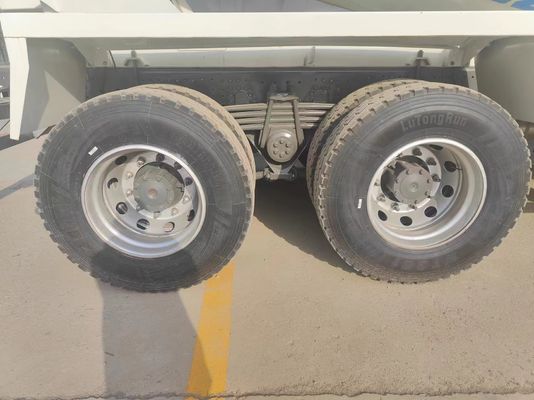 Sinotruk Chassis Hydraulic Power Steering Concrete Mixer with 8 Displacement and 400hp