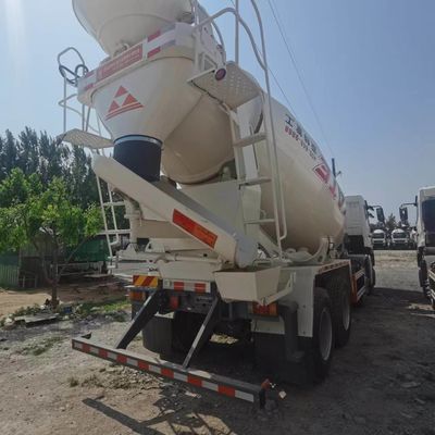 Manual Transmission Sinotruk Hydraulic Concrete Mixer Truck 8 Displacement for Building