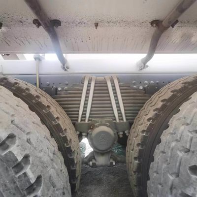 Manual Transmission Sinotruk Hydraulic Concrete Mixer Truck 8 Displacement for Building