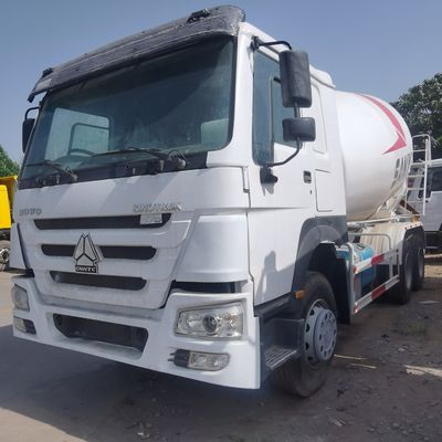 Manual Transmission Type Sinotruk Cement Mixer Truck for Heavy Duty Construction Needs