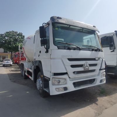 Manual Transmission Type Sinotruk Cement Mixer Truck for Heavy Duty Construction Needs