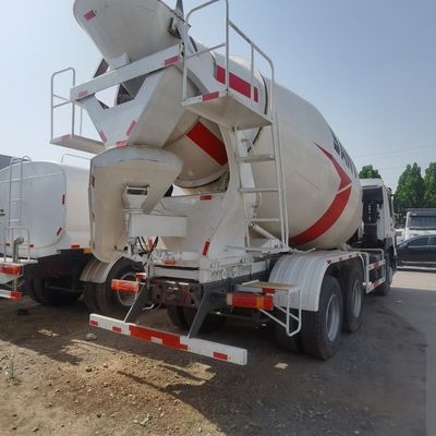 Manual Transmission Type Sinotruk Cement Mixer Truck for Heavy Duty Construction Needs