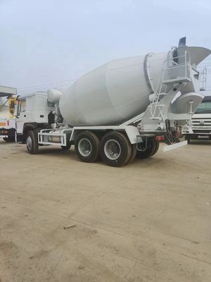 Customized Sinotruk Chassis Hydraulic Steering Mixer Truck with Power Assistance and Tyre