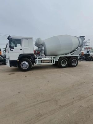 Customized Sinotruk Chassis Hydraulic Steering Mixer Truck with Power Assistance and Tyre