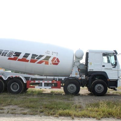 8x4 Drive Mode Sinotruk Chassis Cement Mixer with Hydraulic Steering and Power Assistance