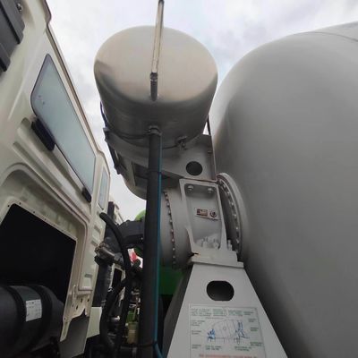 Sinotruck HOWO 6X4 8X4 Used Cement Mixer Discount 5% with Carbon Steel Cargo Box Material