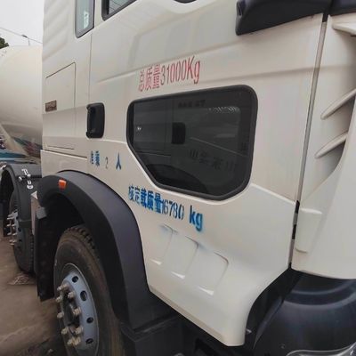 6X4 Nx 8m3 Sinotruk Heavy Duty Construction Concrete Mixer Truck with 8 Displacement