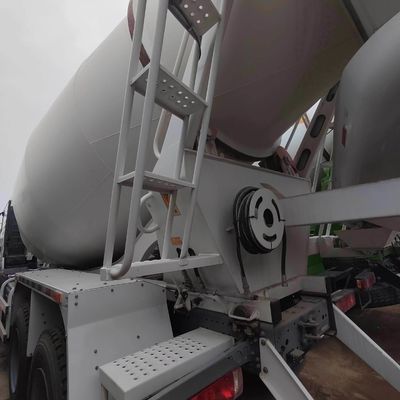 6X4 Nx 8m3 Sinotruk Heavy Duty Construction Concrete Mixer Truck with 8 Displacement