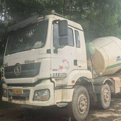 Customized Request Sinotruk 8m3 Diesel Concrete Mixer Truck with Hydraulic Steering