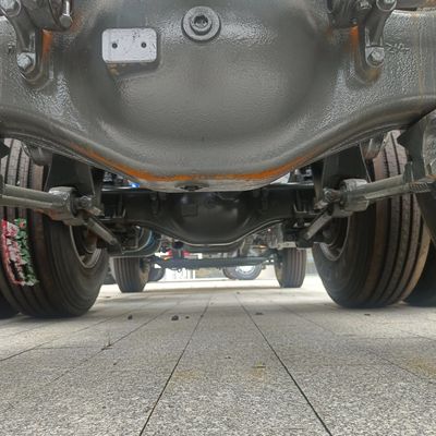 Sinotruck 6X4 Tractor Truck with Powerful Diesel Engine and Hydraulic Steering System
