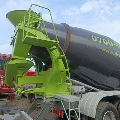 12m3 HOWO Professional Concrete Mixer Truck with Manual Transmission and 380HP Engine