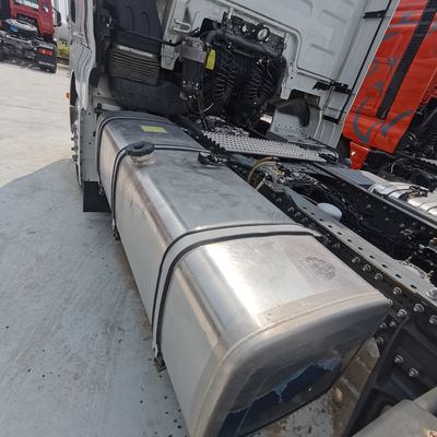 Manual Transmission HOWO Tractor Truck with Customized and Comfortable Air Suspension Seat