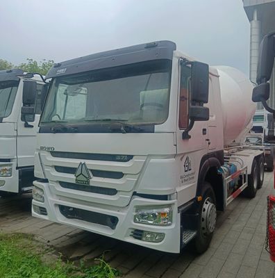 Tyre Heavy Duty 12m3 Cement Mixer Truck with Sinotruk Chassis and Power Assistance Made