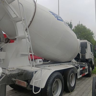 Tyre Heavy Duty 12m3 Cement Mixer Truck with Sinotruk Chassis and Power Assistance Made