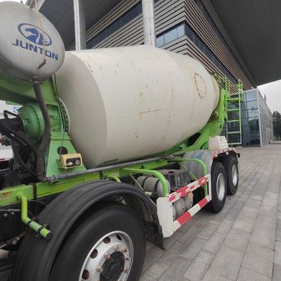 Concrete Mixing Sinotruk Chassis Agitator Lorry with Hydraulic Steering