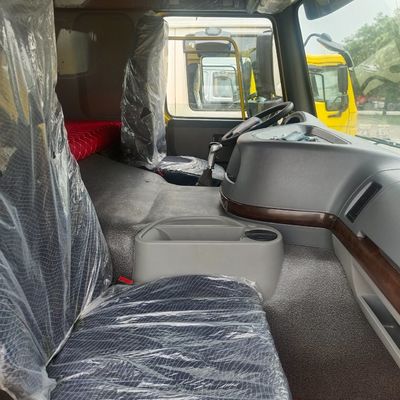 Powerful HOWO Truck Tractor for Heavy-Duty Cargo Transportation 6.8x2.5x3.8m Package Size
