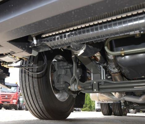 Sinotruk HOWO Cnl LNG Tractor Head for Towing Semi Trailer 6×4 Drive Wheel Performance