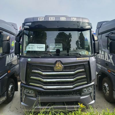Front Lifting Style HOWO 6X4 LNG Automatic Transmission Traction Transport Truck with 1