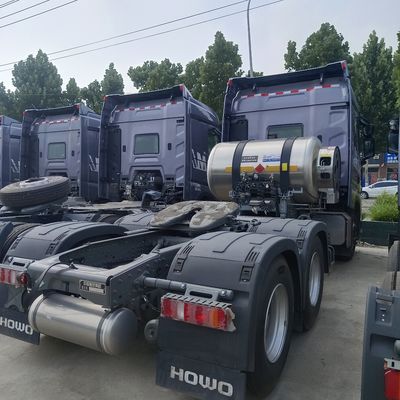 Front Lifting Style HOWO 6X4 LNG Automatic Transmission Traction Transport Truck with 1