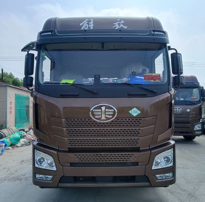 Tyre Liberation Jh6 Traction Transport Truck 6 * 4/4 * 2/6 * 2 for Heavy Duty Haulage