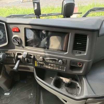 Automatic Transmission Heavy Truck Euro6 HOWO LNG Tractor Trailer Head for Heavy Duty