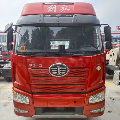 Sales Liberation Jh6 6X4 Tractor Second-Hand Gas Freight Truck with High Load Capacity