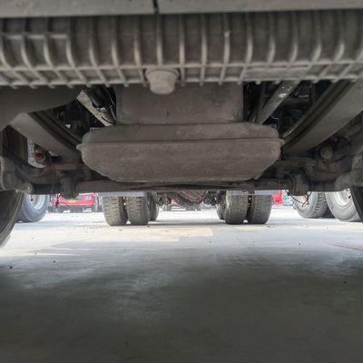 Sinotruk Chassis FAW J6p Gas 6X4 Truck at Affordable 7.40m*2.55m*3.76m