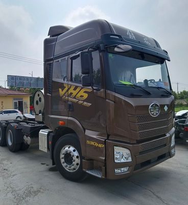 Liberation Jh6 Gas Truck 6*4 with Improved Steering Performance by Sinotruk Chassis