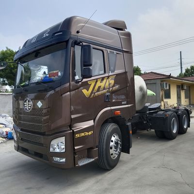 6×4 Drive Wheel Sinotruk Chassis Liberation Gas Tractor Trailer Truck 530HP Capacity