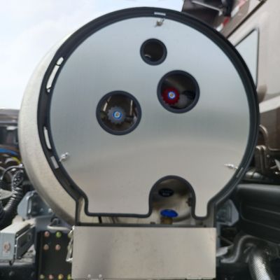 6×4 Drive Wheel Sinotruk Chassis Liberation Gas Tractor Trailer Truck 530HP Capacity