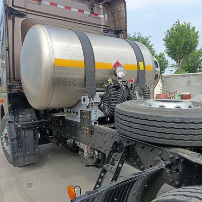 630HP Gas Tractor Transport Truck 4*2 with Sinotruk Chassis and ＞8L Engine Capacity