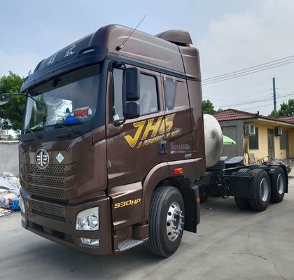 630HP Tubeless Power Steering Gas Tractor Trailer Truck 6*4 with Carbon Steel Cargo Box