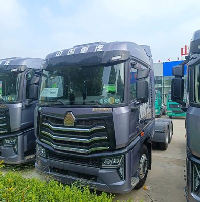 Haowo LNG Tractor Truck 6*4/4*2/6*2 The Perfect Solution for Heavy-Duty Transportation