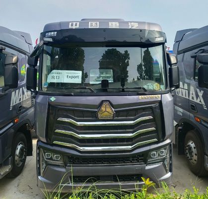 Customized Haowo LNG Traction Truck 6 * 4/4 * 2/6 * 2 580HP to 700HP Transport Truck