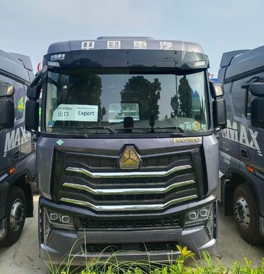 Customized Request Haowo LNG Traction Truck 6*4/4*2/6*2 for Euro6 Emission Standard
