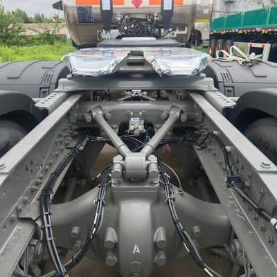 2024 Heavy Duty HOWO LNG Tractor Head Customized Design and Affordable Shipping Cost