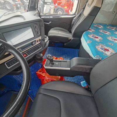 6-Cylinder Kick Start Sinotruk HOWO 6X4 Heavy-Duty Vehicle High Power and Reliability