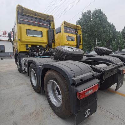 Heavy Hauling Beijing Benz Tractor Truck with Sinotruk Chassis Engine Capacity ＞8L